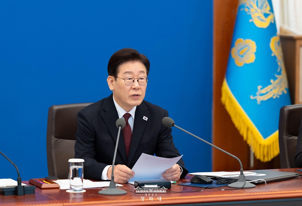 이재명 대통령이 3월 26일 청와대에서 열린 비상경제점검회의에서 발언하고 있다.