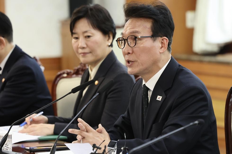 김민석 국무총리가 3월 29일 세종대로 정부서울청사에서 열린 비상경제본부회의를 주재하고 있다.