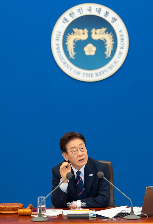 이재명 대통령이 3월 31일 청와대에서 열린 국무회의에서 발언하고 있다.
