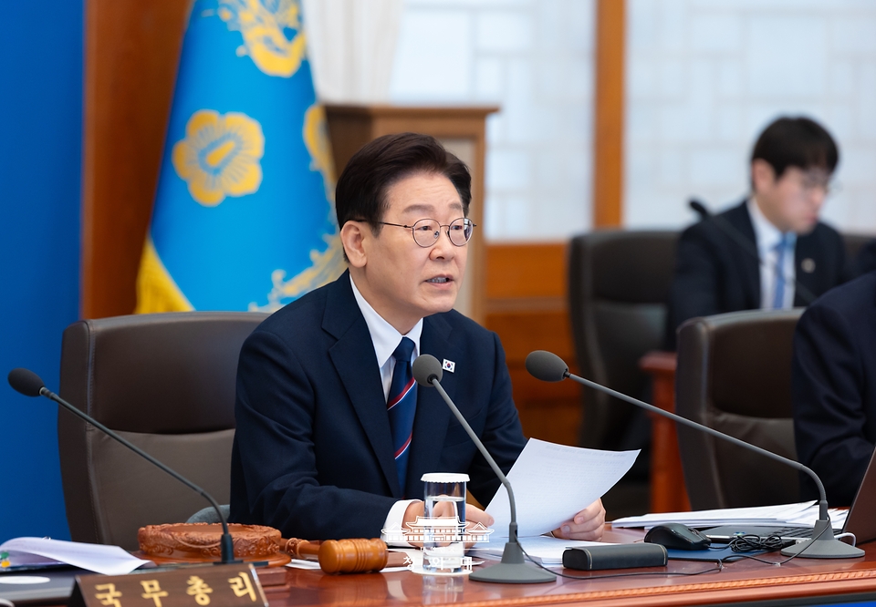 이재명 대통령이 3월 31일 청와대에서 열린 국무회의에서 발언하고 있다.