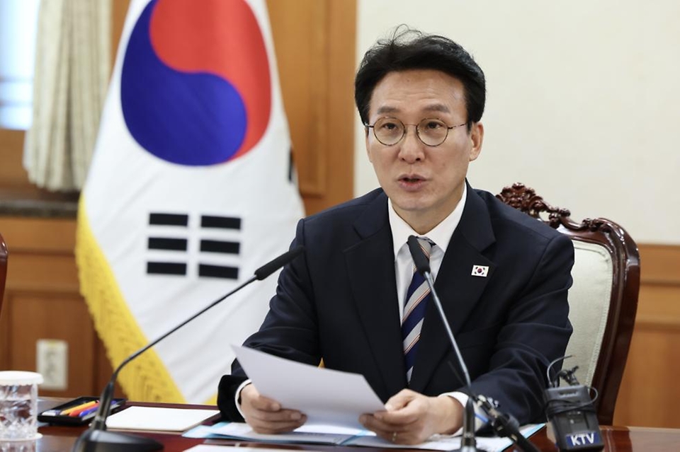 김민석 국무총리가 4월 8일 세종대로 정부서울청사에서 열린 비상경제본부회의를 주재하고 있다.