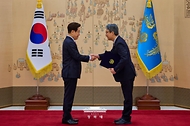 국민경제자문회의 부의장 임명장 수여식 사진 2