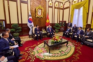 한·베트남 정상회담 소인수 회담 및 기념촬영 사진 5