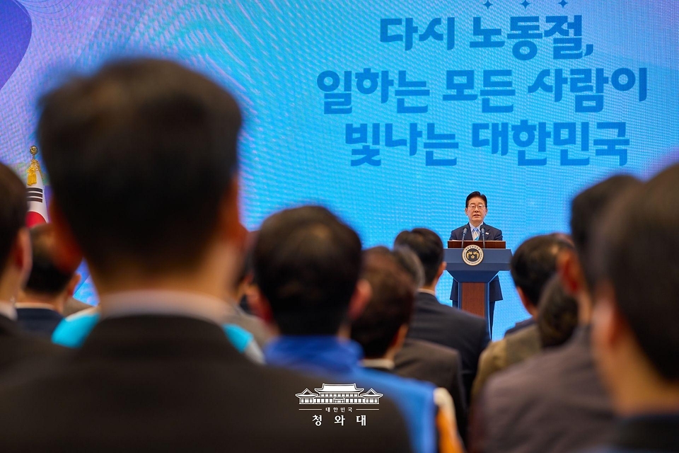 이재명 대통령이 5월 1일 청와대 영빈관에서 열린 노동절 기념식에서 기념사를 하고 있다.