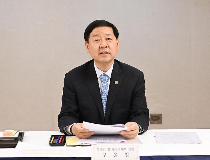 구윤철 부총리 겸 재정경제부 장관이 5월 12일 서울 종로구 정부서울청사에서 열린 국채시장 자문위원회를 주재, 모두발언을 하고 있다.