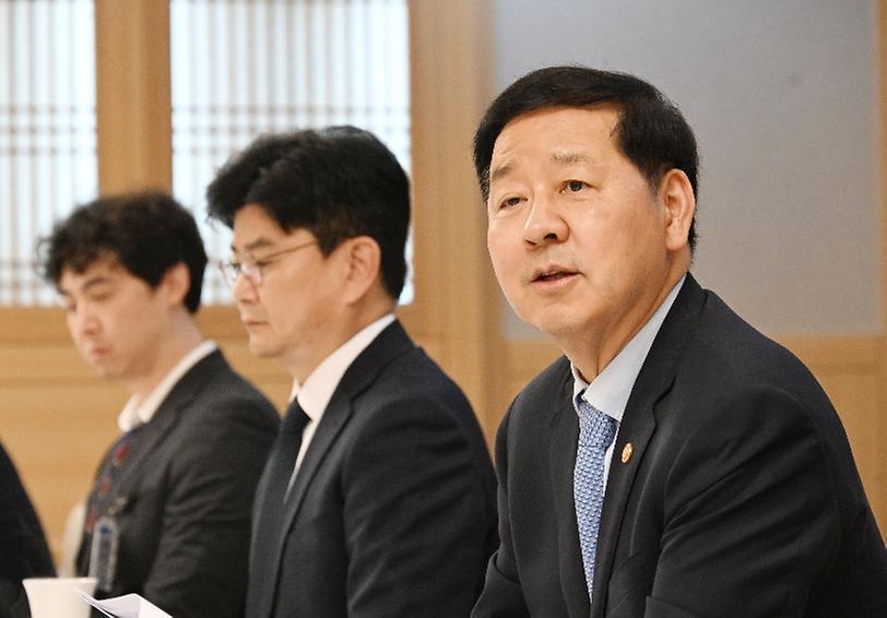 구윤철 부총리 겸 재정경제부 장관이 5월 12일 서울 종로구 정부서울청사에서 열린 국채시장 자문위원회를 주재, 모두발언을 하고 있다.
