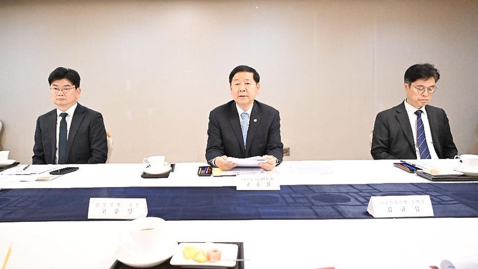 구윤철 부총리 겸 재정경제부 장관이 5월 12일 서울 종로구 정부서울청사에서 열린 국채시장 자문위원회를 주재, 모두발언을 하고 있다.