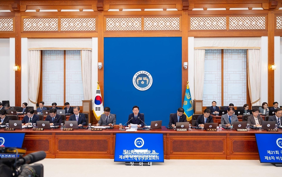 이재명 대통령이 5월 12일 청와대에서 열린 국무회의 겸 비상경제점검회의에서 발언하고 있다.