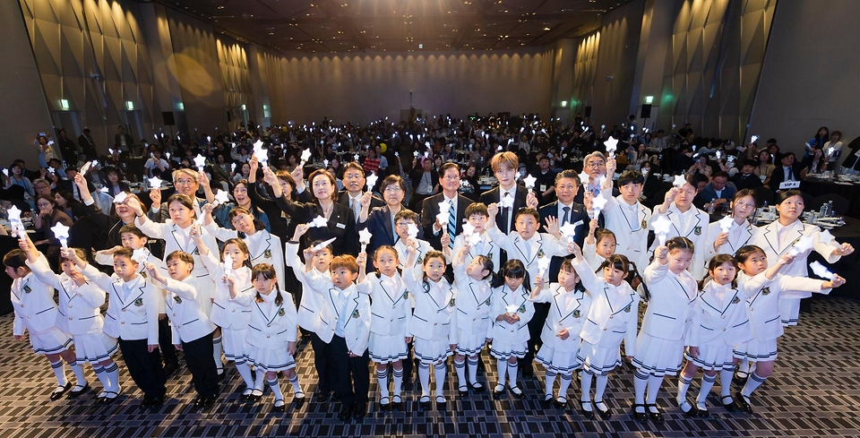 정은경 보건복지부 장관이 제21회 입양의 날을 맞아 5월 9일 서울 드래곤시티 호텔에서 아동권리보장원과 함께 '2026년 제21회 입양의 날' 기념행사를 개최하고 있다.