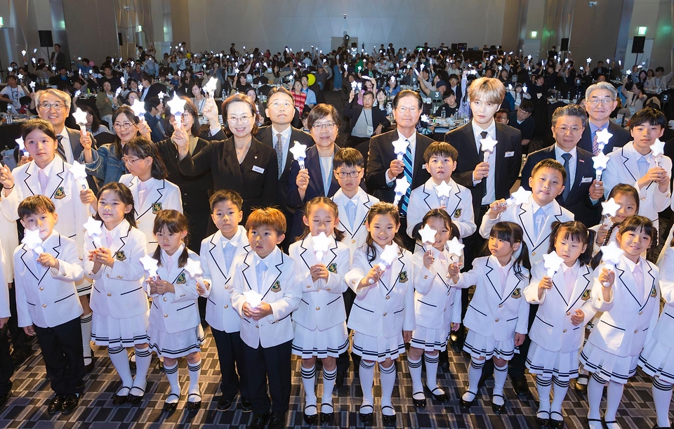 정은경 보건복지부 장관이 제21회 입양의 날을 맞아 5월 9일 서울 드래곤시티 호텔에서 아동권리보장원과 함께 '2026년 제21회 입양의 날' 기념행사를 개최하고 있다.