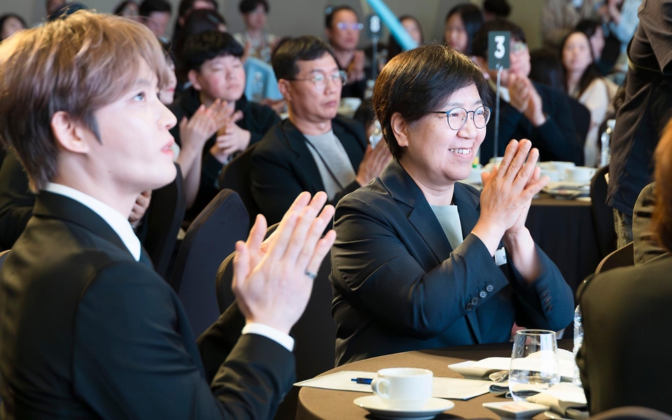 정은경 보건복지부 장관이 제21회 입양의 날을 맞아 5월 9일 서울 드래곤시티 호텔에서 아동권리보장원과 함께 '2026년 제21회 입양의 날' 기념행사를 개최하고 있다.