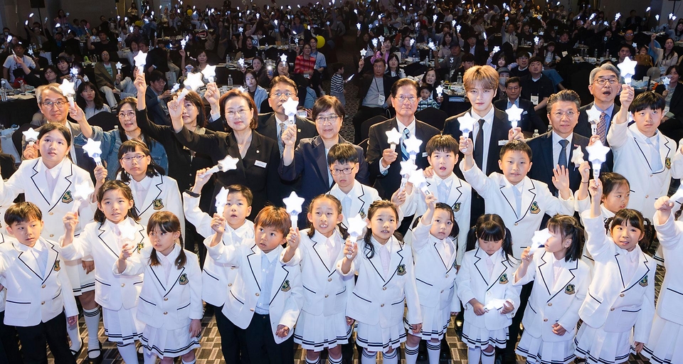 정은경 보건복지부 장관이 제21회 입양의 날을 맞아 5월 9일 서울 드래곤시티 호텔에서 아동권리보장원과 함께 '2026년 제21회 입양의 날' 기념행사를 개최하고 있다.