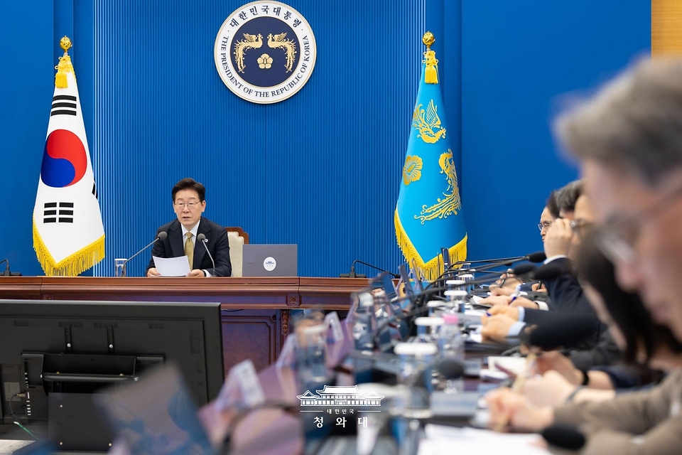 이재명 대통령이 5월 14일 청와대에서 열린 수석보좌관회의에서 발언하고 있다.