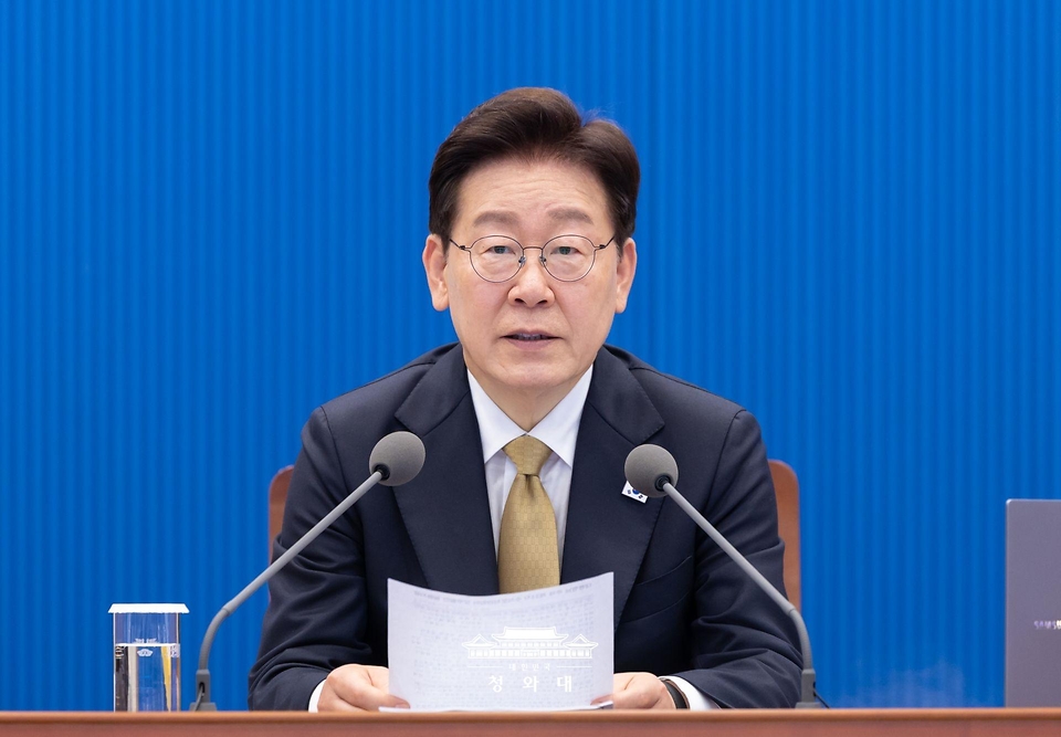 이재명 대통령이 5월 14일 청와대에서 열린 수석보좌관회의에서 발언하고 있다.