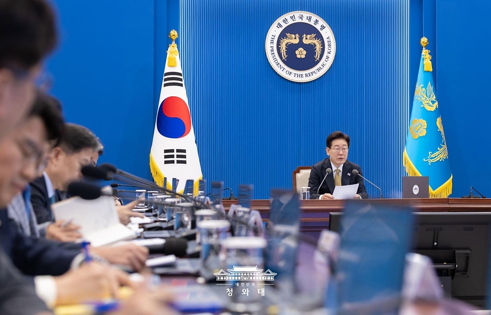 이재명 대통령이 5월 14일 청와대에서 열린 수석보좌관회의에서 발언하고 있다.