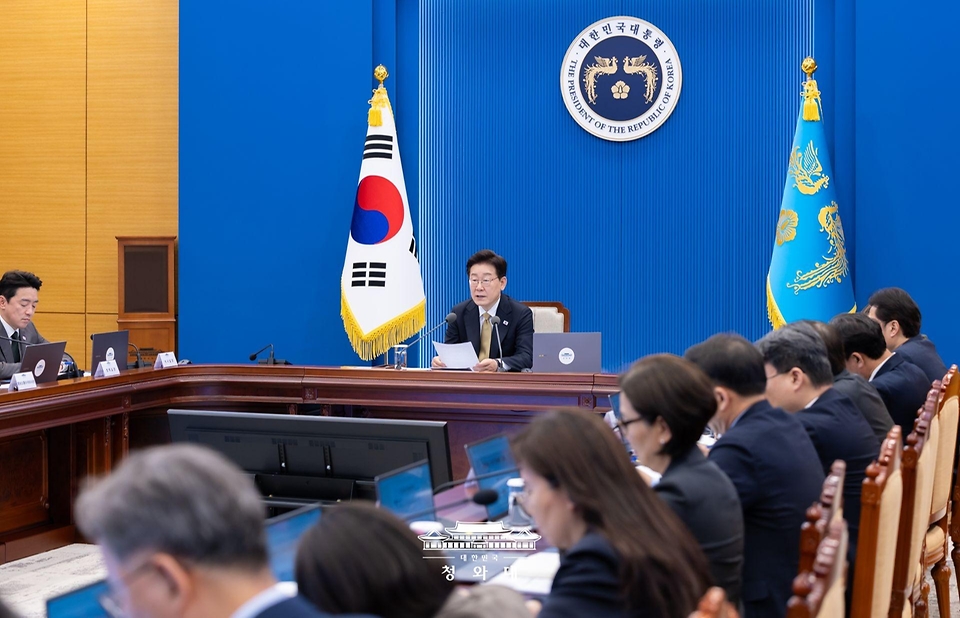이재명 대통령이 5월 14일 청와대에서 열린 수석보좌관회의에서 발언하고 있다.