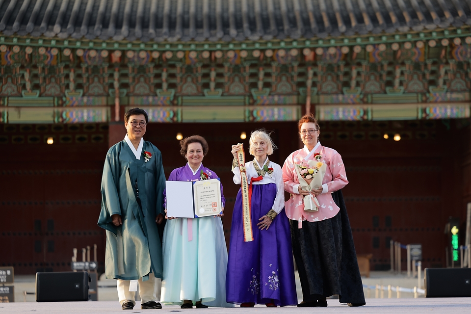 문화체육관광부는 5월 15일 서울 종로구 경복궁 흥례문 광장에서 ‘여민락, 세상과 함께 즐기다’는 주제로 ‘629돌 세종대왕 나신 날’ 기념행사를 개최했다.