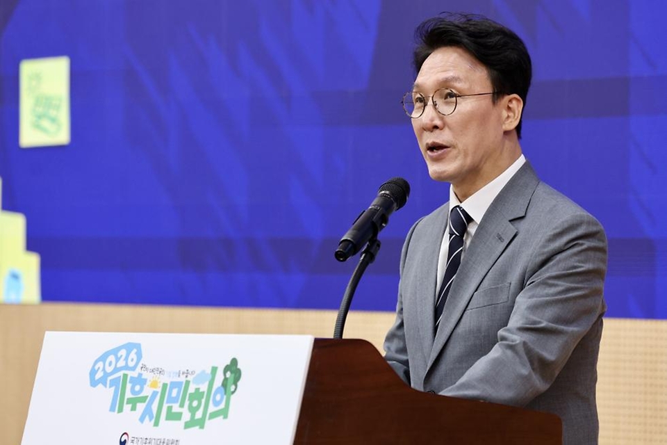 김민석 국무총리가 5월 16일 강남구 역삼동 한국과학기술회관에서 열린 기후시민회의 발대식에 참석, 개회사를 하고 있다.