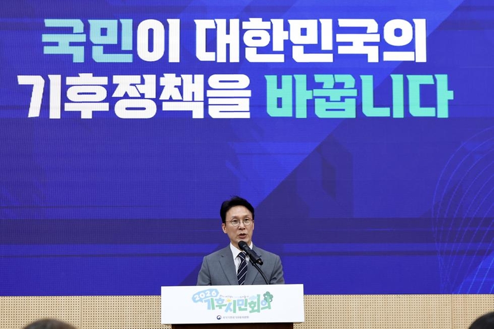 김민석 국무총리가 5월 16일 강남구 역삼동 한국과학기술회관에서 열린 기후시민회의 발대식에 참석, 개회사를 하고 있다.