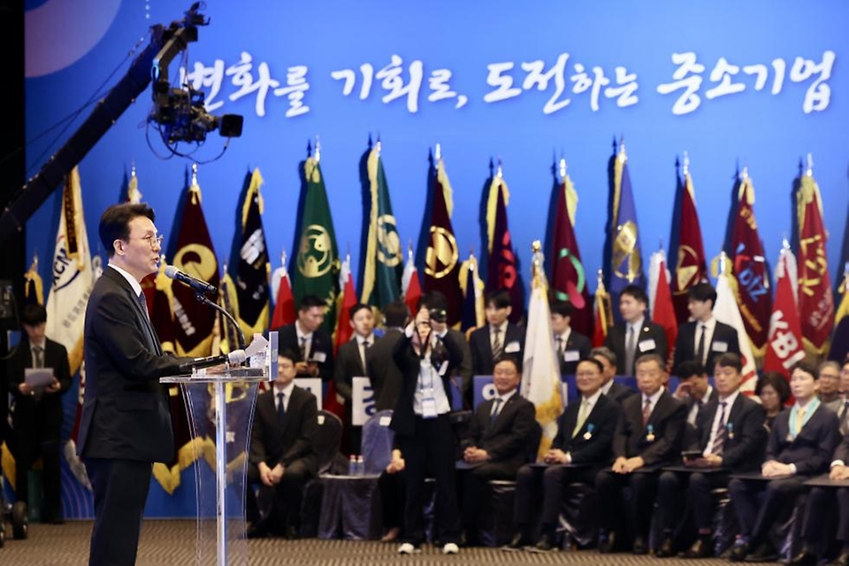 김민석 국무총리가 5월 19일 영등포구 중소기업중앙회에서 열린 2026 대한민국 중소기업인대회에 참석, 격려사를 하고 있다.