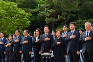 고 노무현 전 대통령 추도식 및 묘역 참배 사진 8
