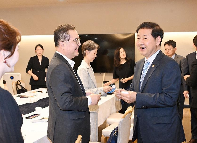 구윤철 부총리 겸 재정경제부 장관이 5월 27일 서울 종로구 정부서울청사에서 열린 '제1차 AI 융합 국제개발 자문위원회'에서 인사말을 하고 있다.