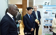 국제노동기구(ILO) 사무총장과 만나 