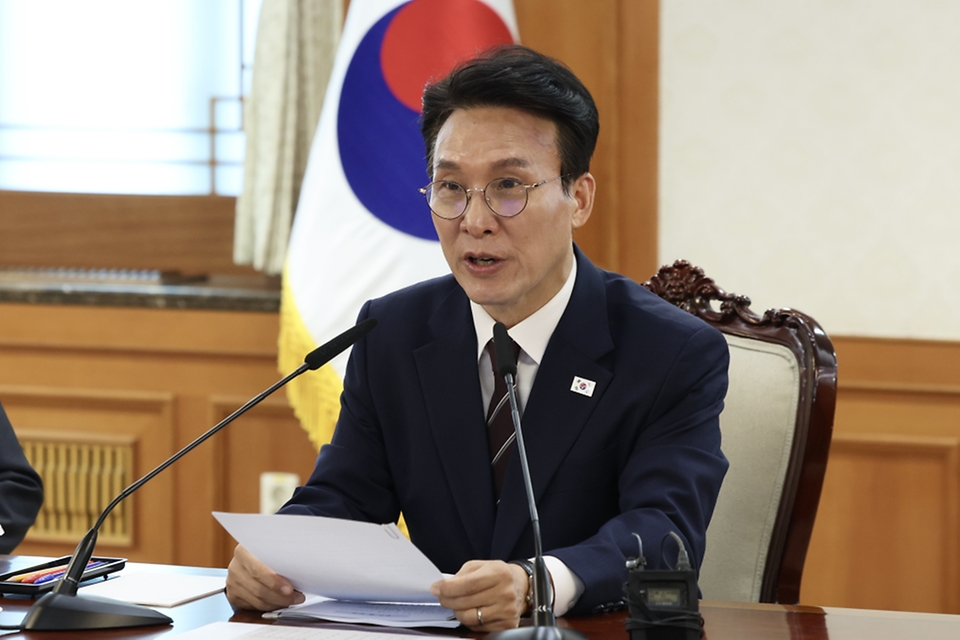 김민석 국무총리가 5월 27일 세종대로 정부서울청사에서 열린 대한민국 2045전략수립위원회 전체회의를 주재하고 있다.