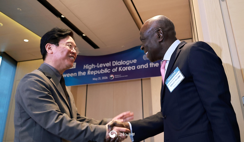 김영훈 고용노동부 장관이 5월 21일 질베르 웅보(Gilbert Houngbo) 국제노동기구(ILO) 사무총장을 만나 