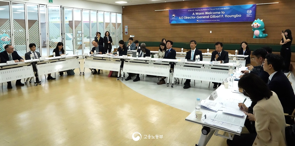 김영훈 고용노동부 장관이 5월 21일 질베르 웅보(Gilbert Houngbo) 국제노동기구(ILO) 사무총장을 만나 