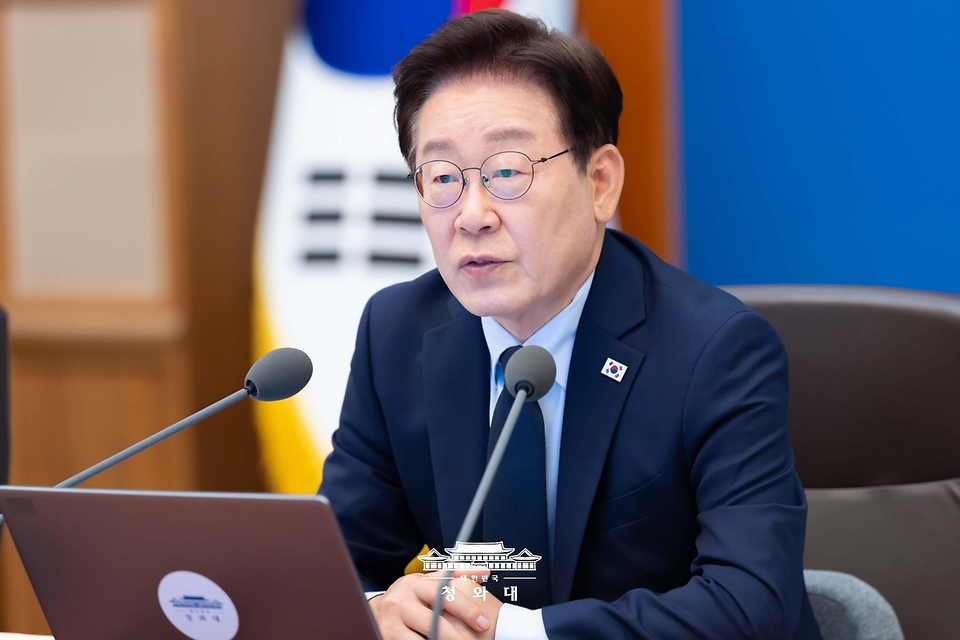 이재명 대통령이 5월 28일 청와대에서 열린 수석보좌관회의에서 발언하고 있다.