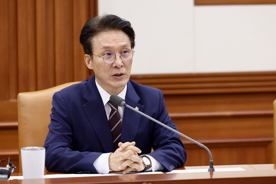 김민석 국무총리가 6월 4일 세종대로 정부서울청사에서 열린 비상경제본부회의를 주재하고 있다.