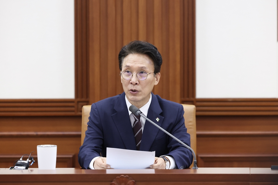 김민석 국무총리가 6월 4일 세종대로 정부서울청사에서 열린 비상경제본부회의를 주재하고 있다.