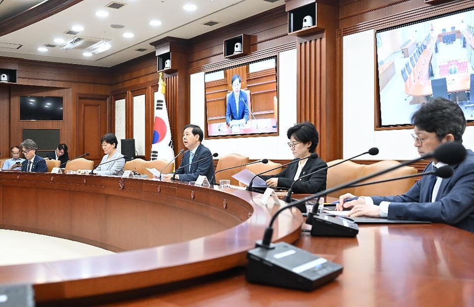 비상경제본부 회의 겸 경제관계장관회의 주재