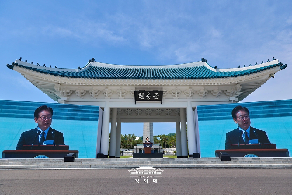 이재명 대통령이 6월 6일 서울 동작구 국립서울현충원에서 열린 제71회 현충일 추념식에서 추념사를 하고 있다.