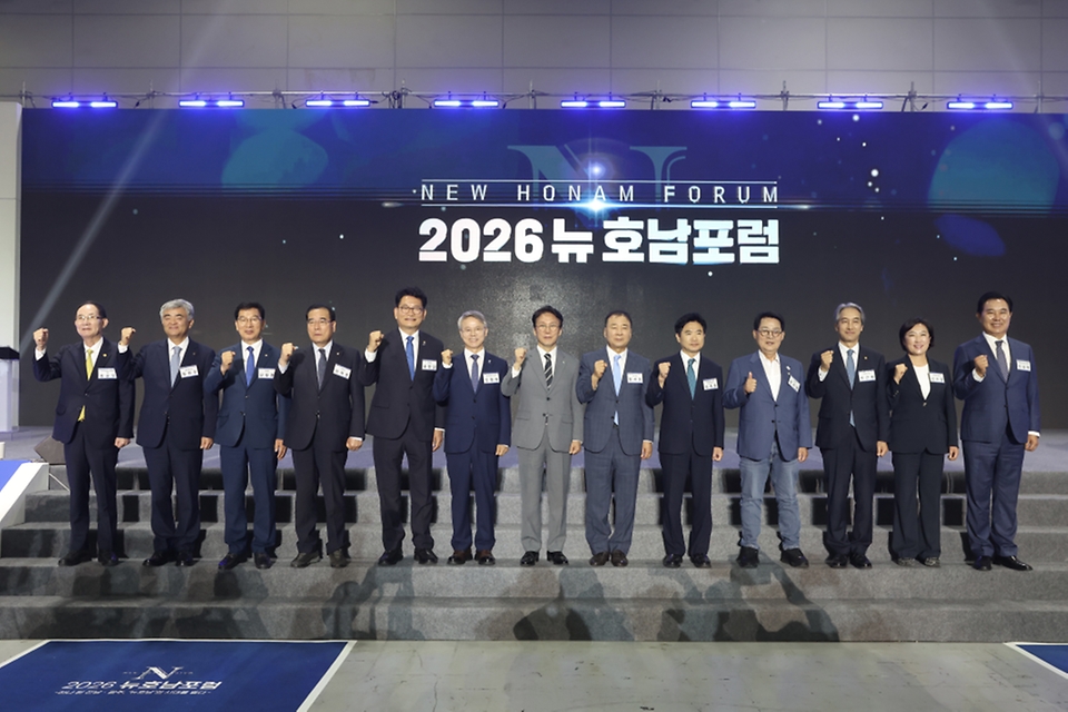 김민석 국무총리가 6월 6일 광주 서구 김대중컨벤션센터에서 열린 2026 뉴호남포럼에서 '대전환시대, 통합의 의미와 국가전략'을 주제로 기조연설을 하고 있다.