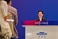 취임 1주년 기자회견 사진 6
