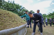 6·10만세운동 100주년 기념 독립유공자 묘소참배 사진 5