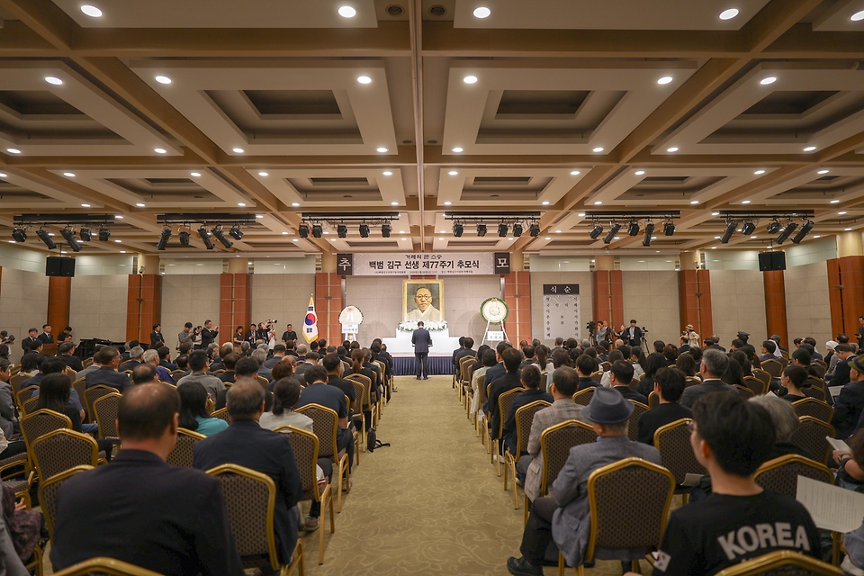 권오을 국가보훈부 장관이 6월 26일 서울시 용산구 백범김구선생 제77주기 추모식에 참석해 추모사를 하고 있다.