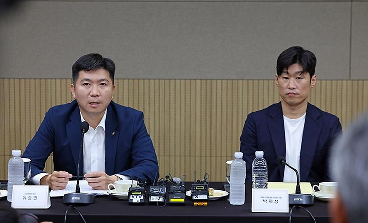 7월 6일 서울 송파구 올림픽파크텔에서 열린 '케이-축구혁신위원회' 출범식에서 최휘영 문화체육관광부 장관이 발언하고 있다.