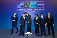 NATO 사무총장-IP4 소인수 회담 사진 1