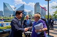 NATO 행사장 영접 사진 1