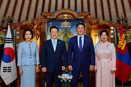 한-몽골 정상 내외간 환담 사진 3