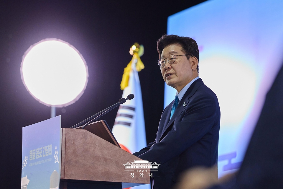이재명 대통령이 7월 10일(현지 시간) 울란바타르 한 호텔에서 열린 동포 오찬간담회에서 발언하고 있다.