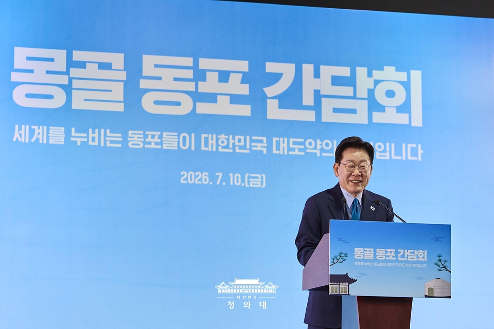 이재명 대통령이 7월 10일(현지 시간) 울란바타르 한 호텔에서 열린 동포 오찬간담회에서 발언하고 있다.