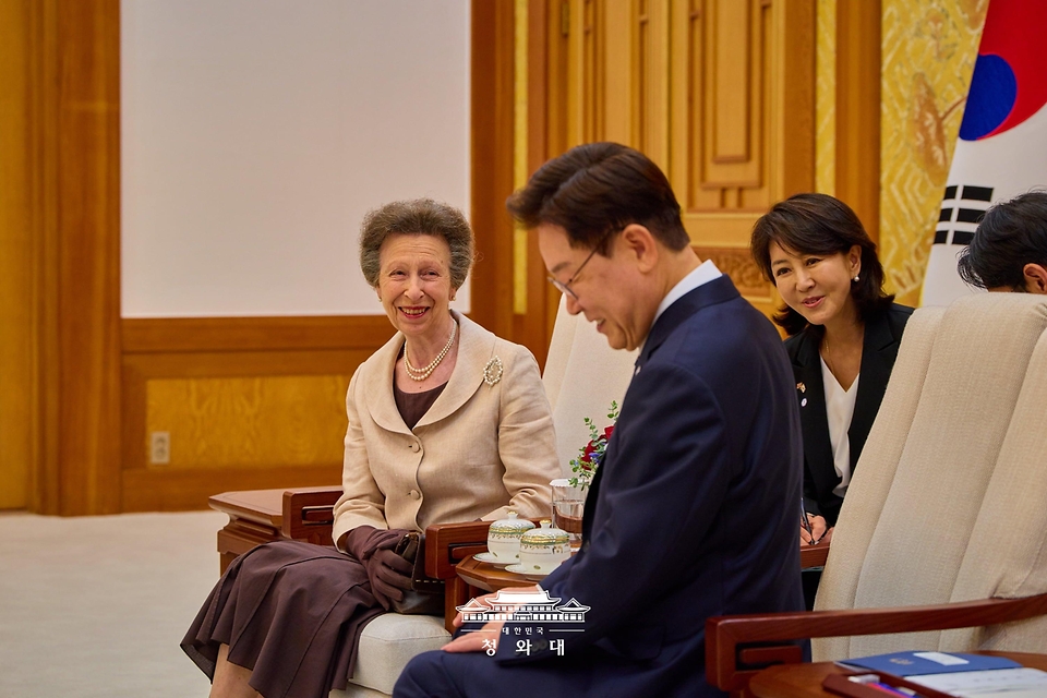 영국 찰스 3세 국왕의 동생 앤 공주가 7월 14일 청와대에서 진행된 이재명 대통령과의 면담에서 인사말을 하고 있다.