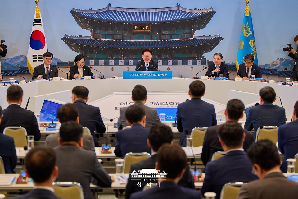 이재명 대통령이 7월 15일 청와대 영빈관에서 열린 부처 업무보고에서 발언하고 있다.