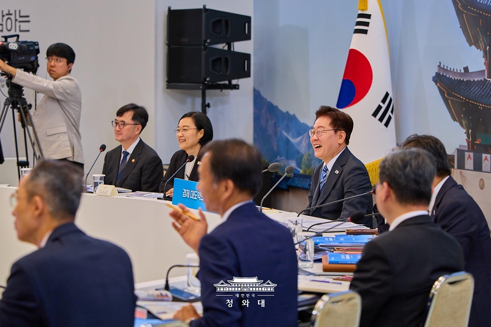 이재명 대통령이 7월 15일 청와대 영빈관에서 열린 부처 업무보고에서 발언하고 있다.