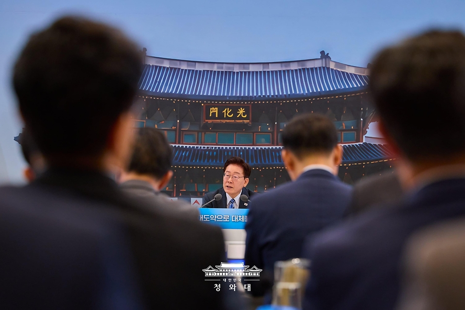 이재명 대통령이 7월 15일 청와대 영빈관에서 열린 부처 업무보고에서 발언하고 있다.