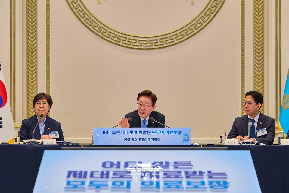 이재명 대통령이 7월 22일 청와대에서 열린 지역·필수·공공의료 간담회에서 발언하고 있다.